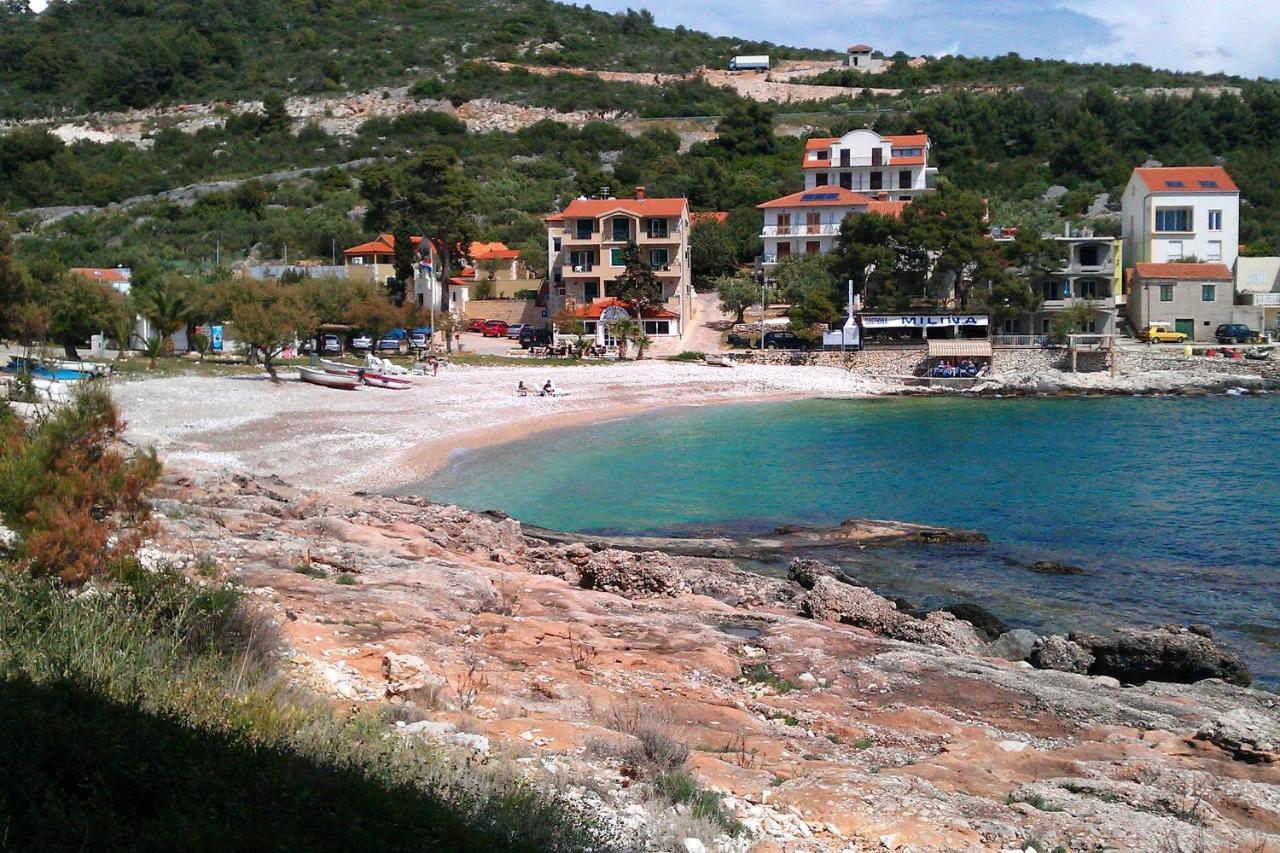 Apartments By The Sea Milna, Hvar - 12244 Eksteriør bilde